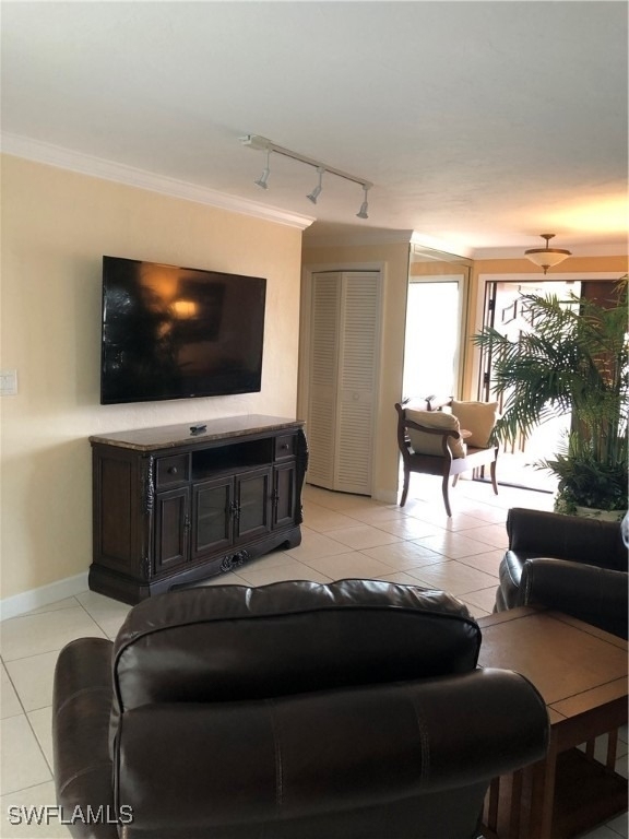 550 Forest Hills Boulevard - Photo 4