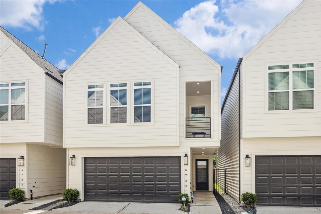 5723 White Magnolia Street - Photo 0