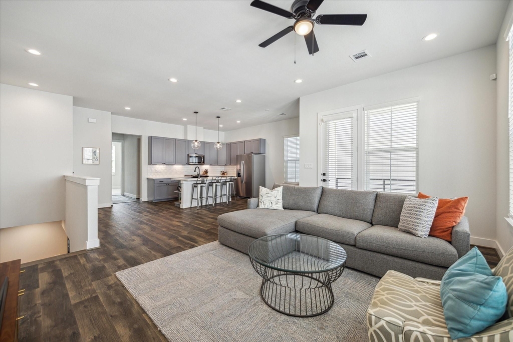 5723 White Magnolia Street - Photo 2