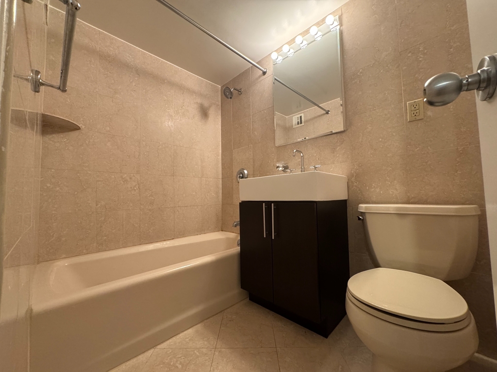 East 63rd Street - Photo 5