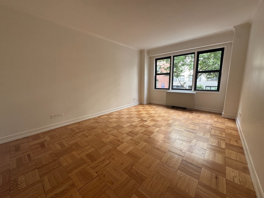 East 63rd Street - Photo 0