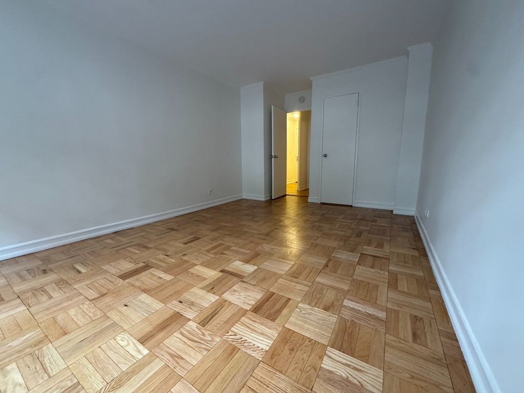 East 63rd Street - Photo 3