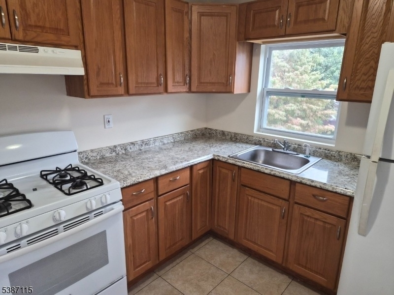 510 E 7th St - Photo 8