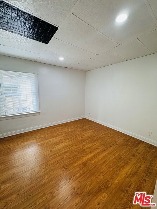 417 W 52nd Place - Photo 2