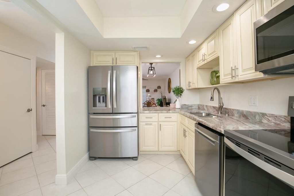 1225 Carlton Court - Photo 8