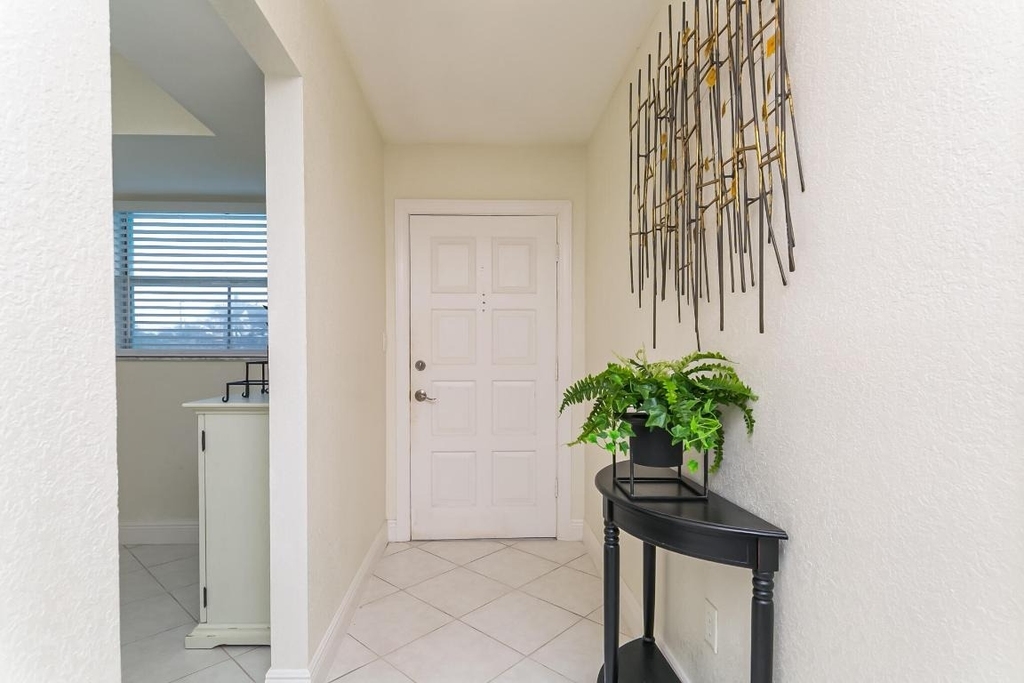 1225 Carlton Court - Photo 5