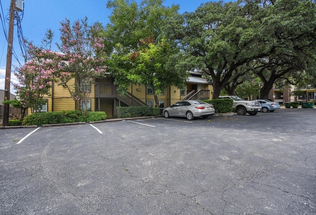 1000 W 26th St - Photo 4