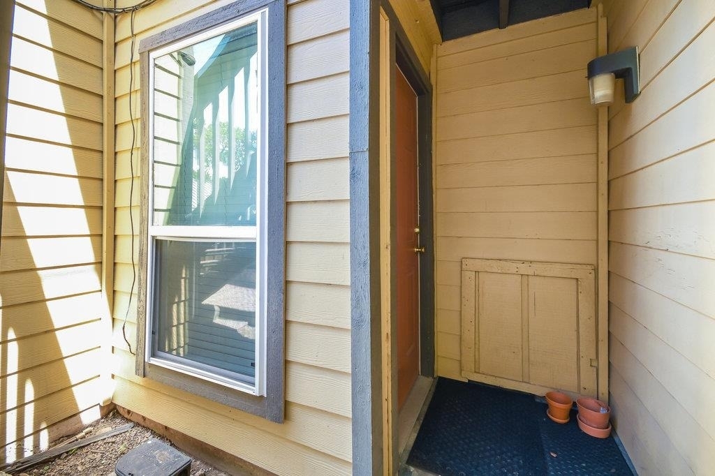 1000 W 26th St - Photo 2