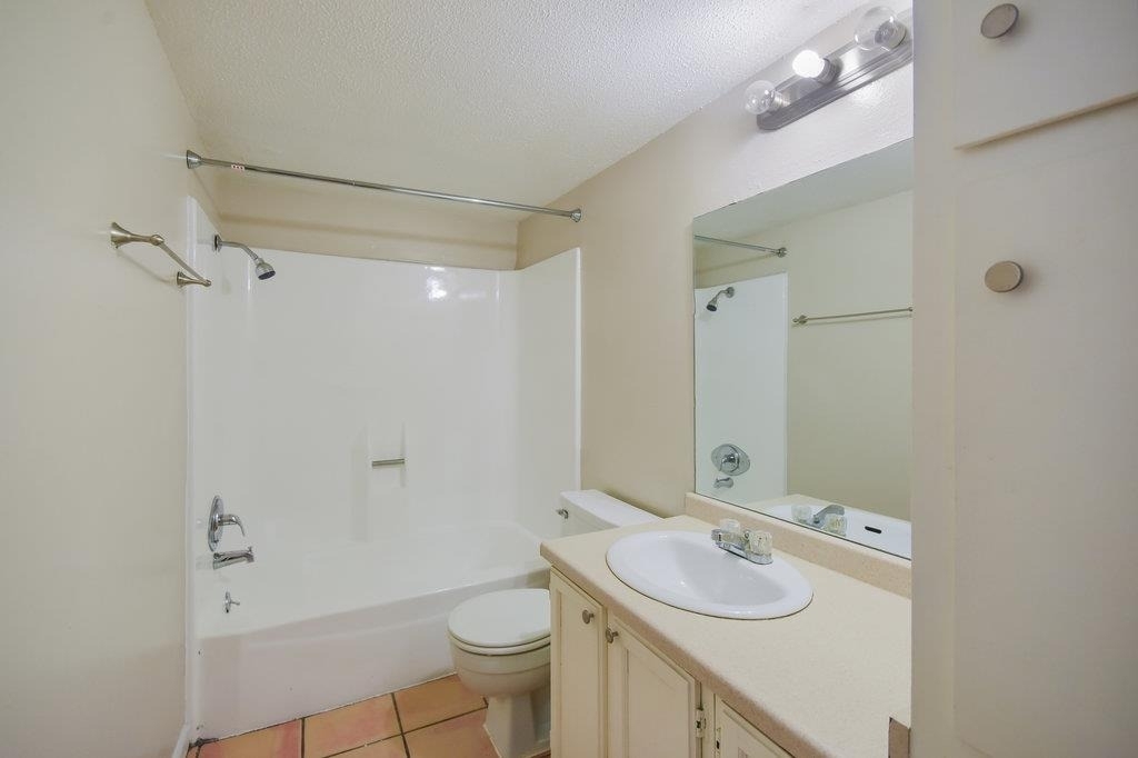1000 W 26th St - Photo 16