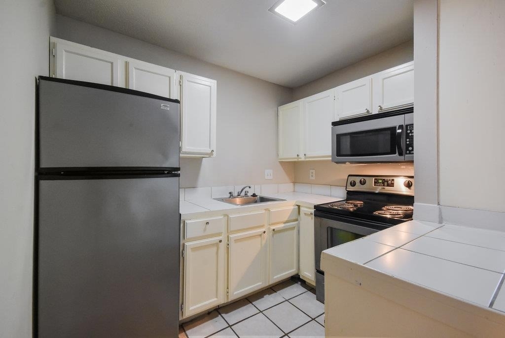 1000 W 26th St - Photo 10