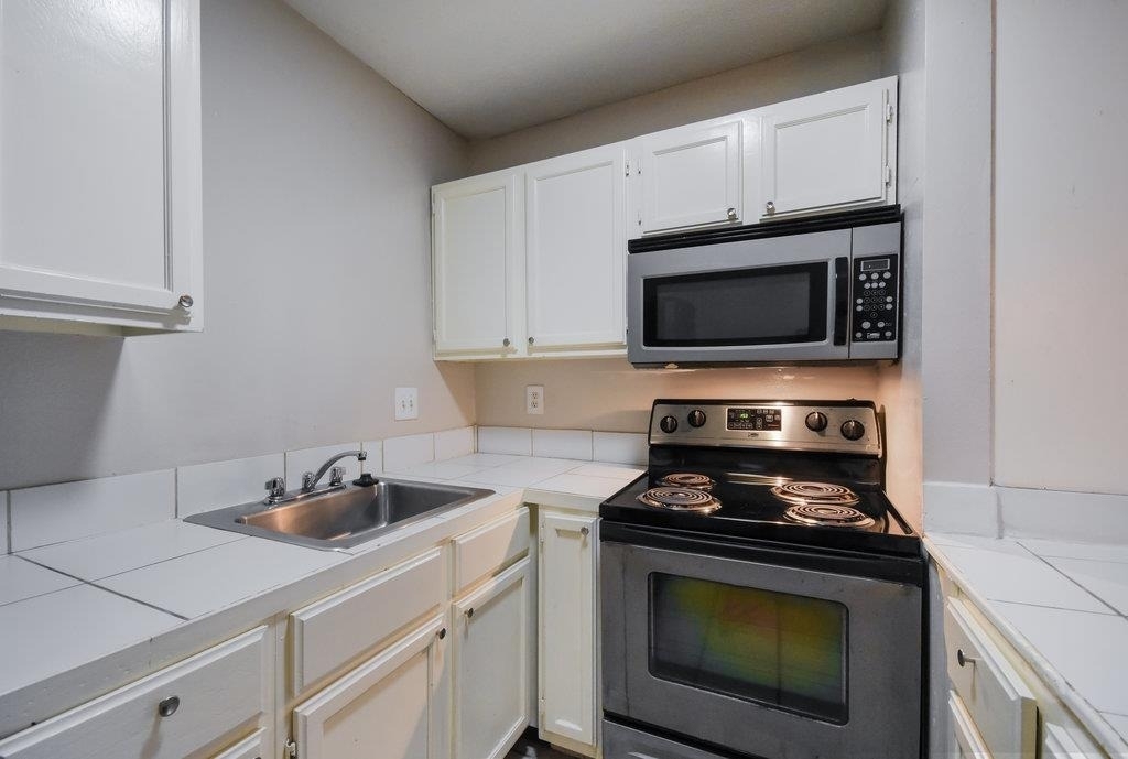 1000 W 26th St - Photo 11