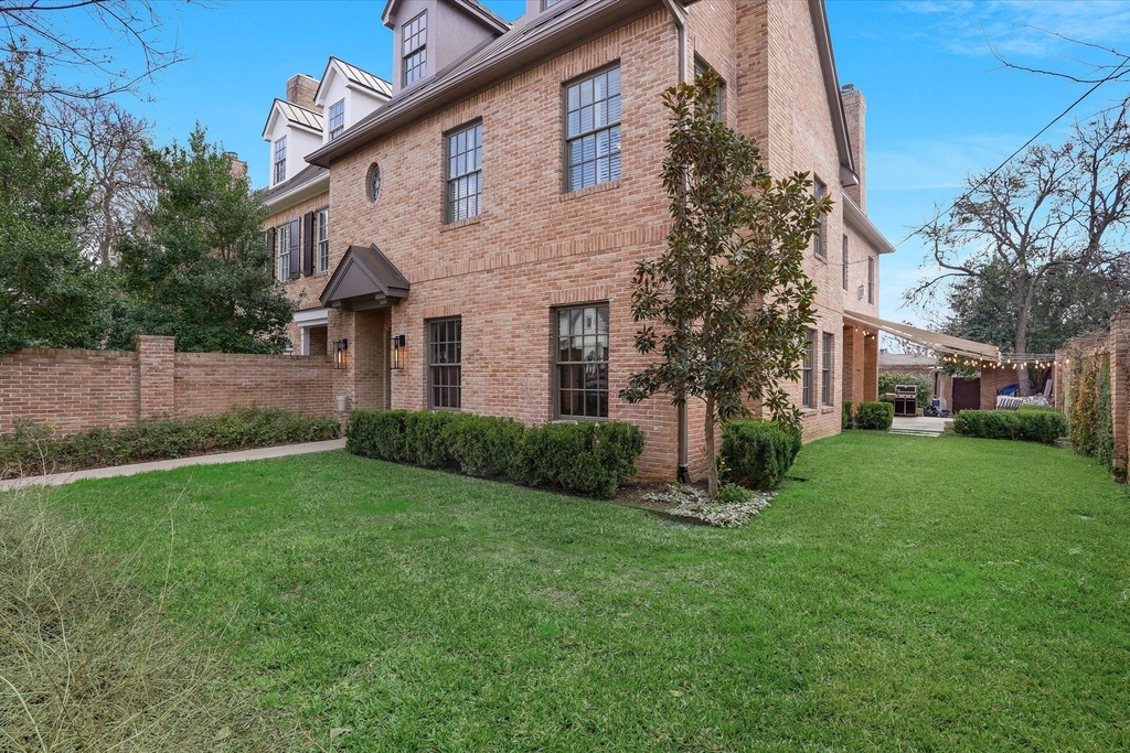 3705 Gilbert St - Photo 1