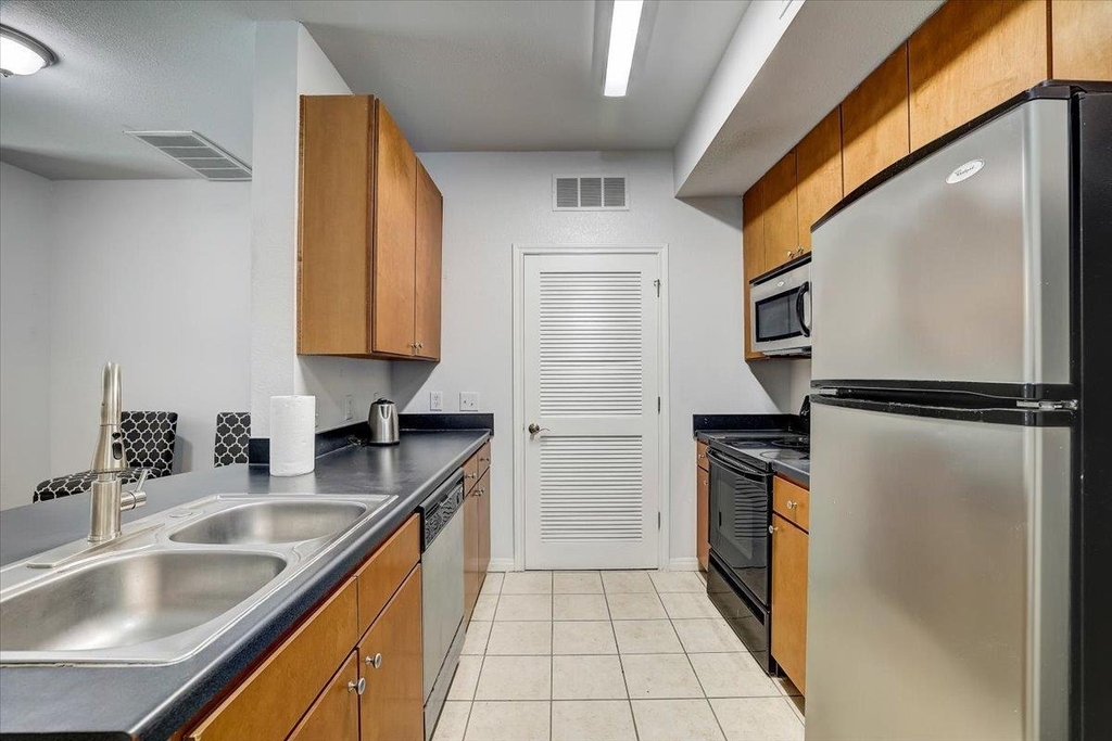 2515 Pearl - Photo 1