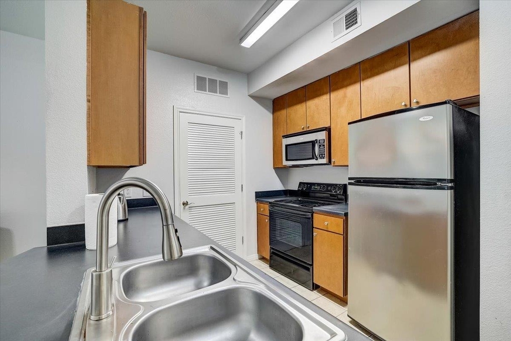 2515 Pearl - Photo 2