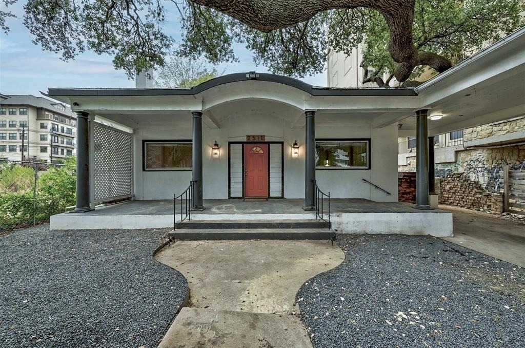 2511 San Gabriel St - Photo 0