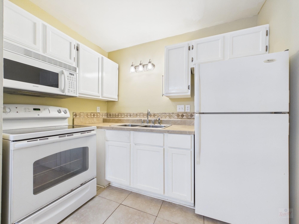 1000 W 26th St - Photo 8