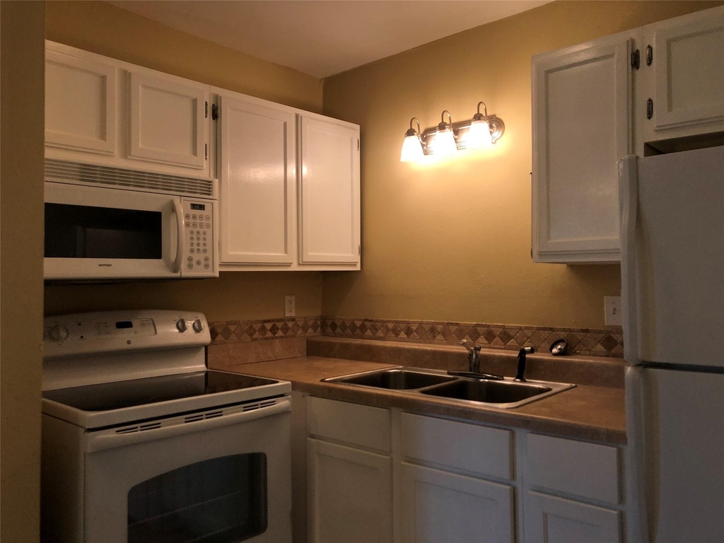 1000 W 26th St - Photo 5