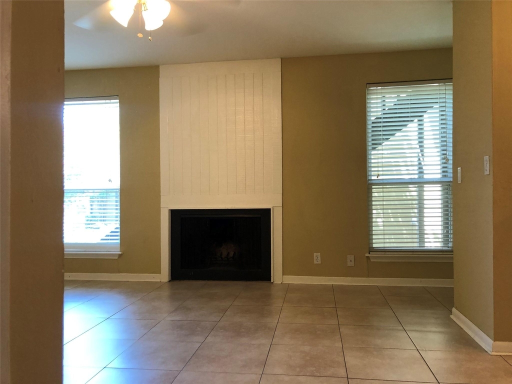 1000 W 26th St - Photo 2