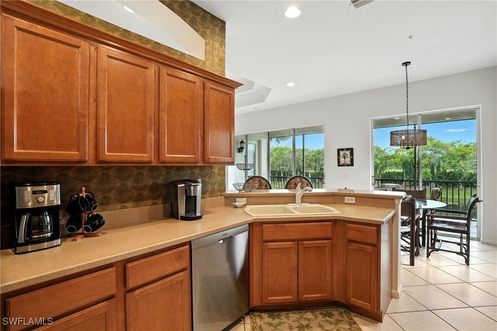 10080 Valiant Court - Photo 2