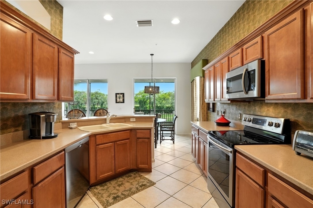 10080 Valiant Court - Photo 4