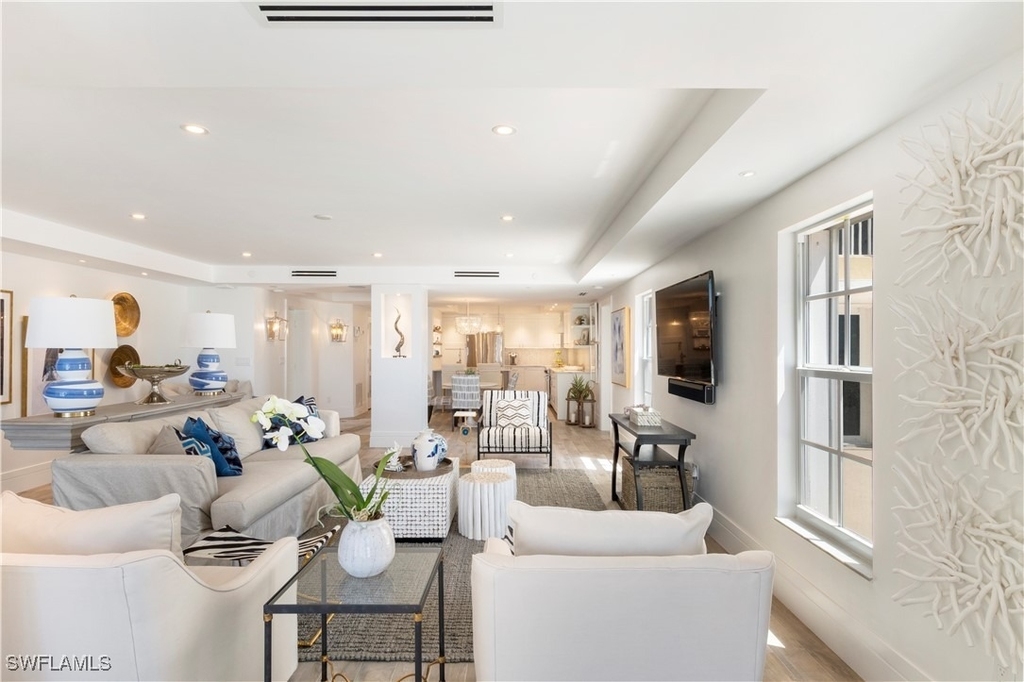 3377 Gulf Shore Boulevard N - Photo 4