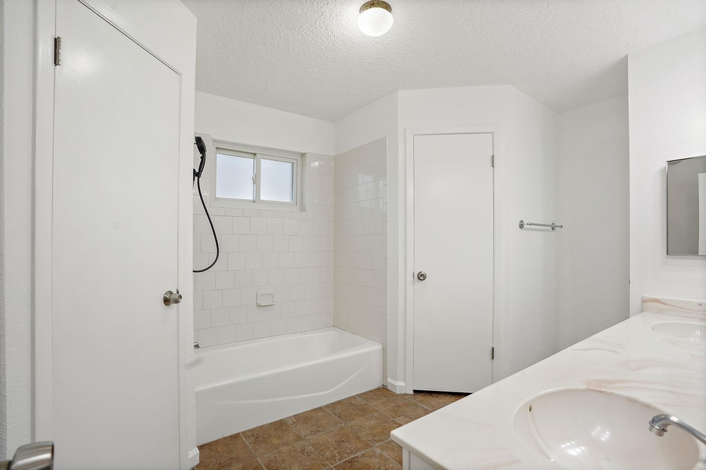 9731 Shell Rock Road - Photo 11
