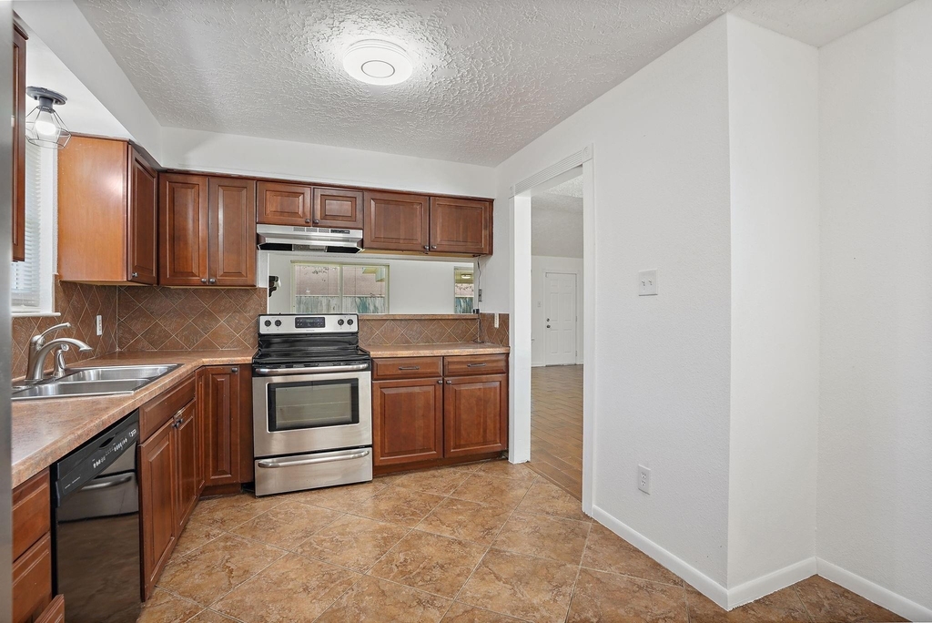 9731 Shell Rock Road - Photo 8