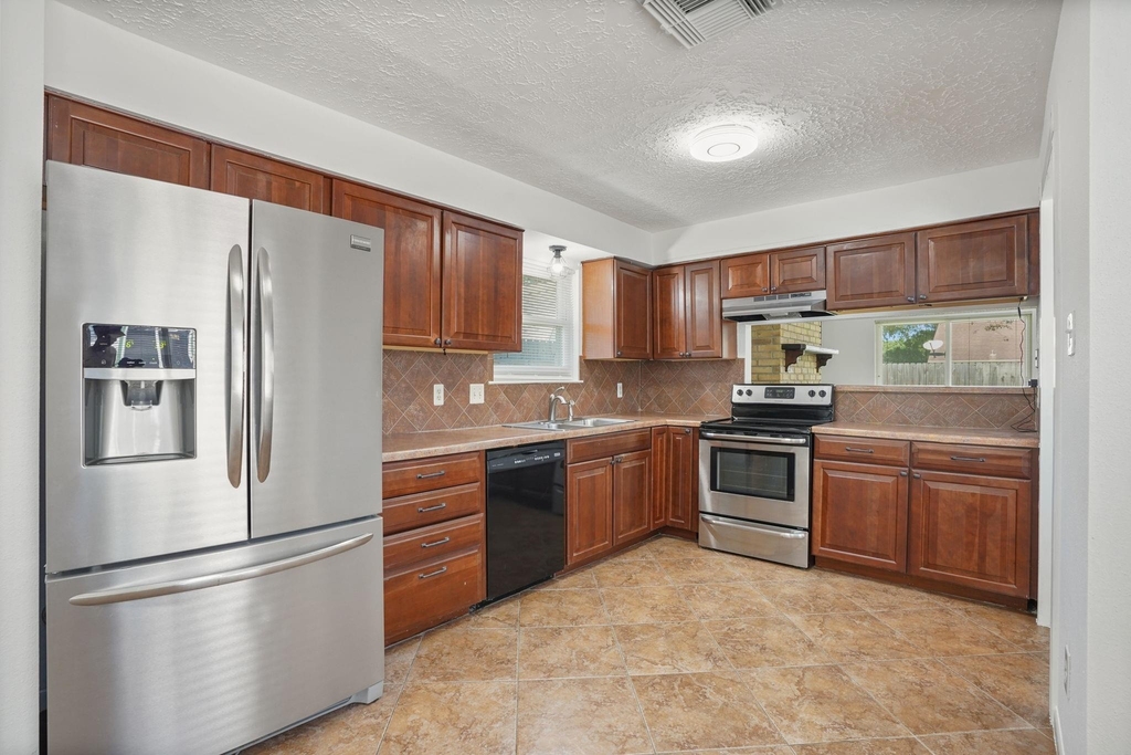 9731 Shell Rock Road - Photo 2