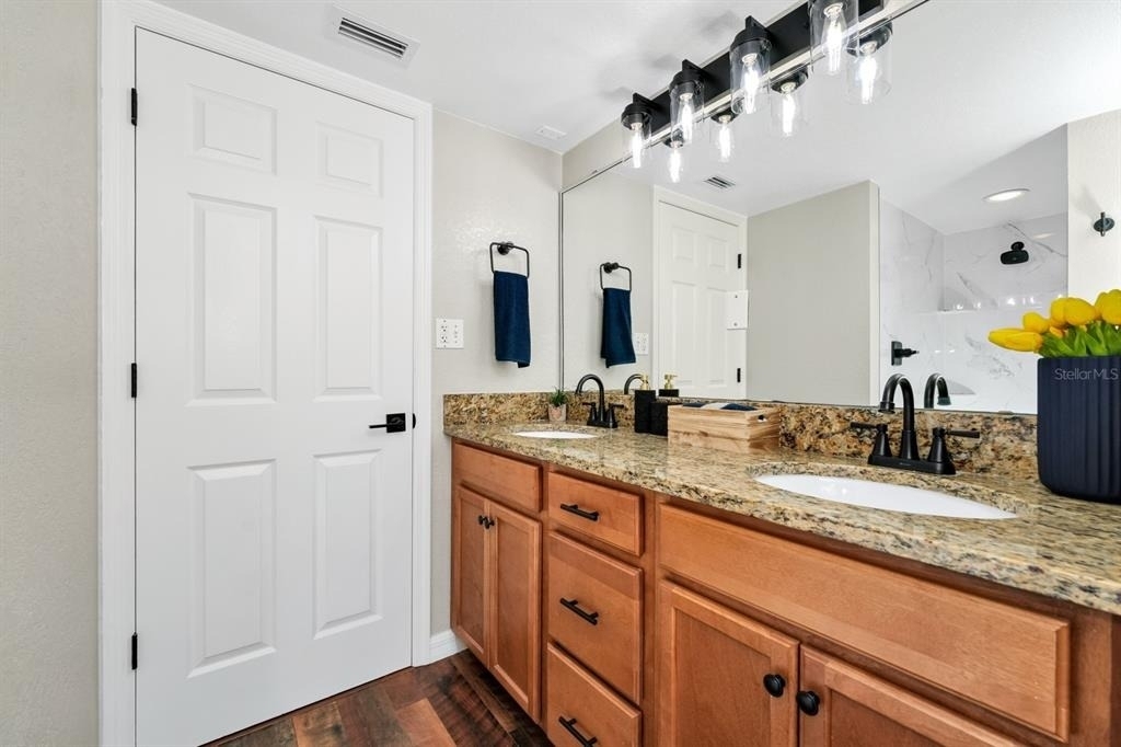 2954 Sadina Street - Photo 32