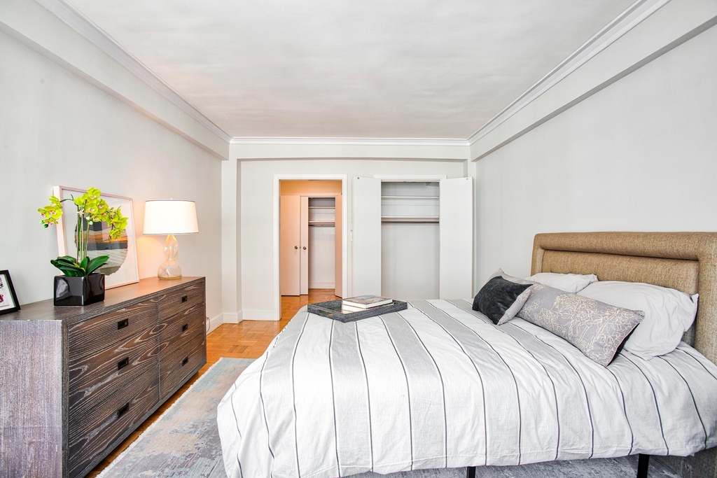 East 74th Street - Photo 2