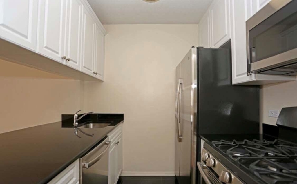 East 74th Street - Photo 3