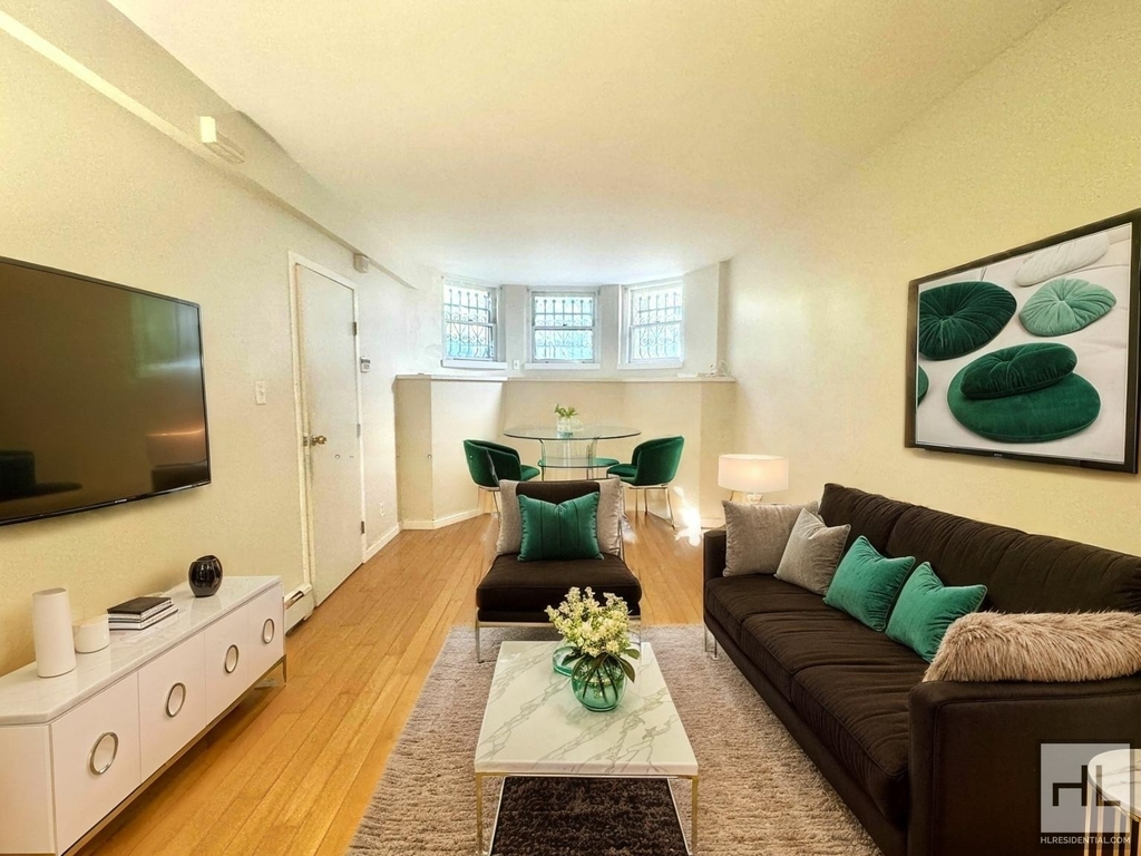 Bay Ridge Parkway — Listing History and Nearby Rentals