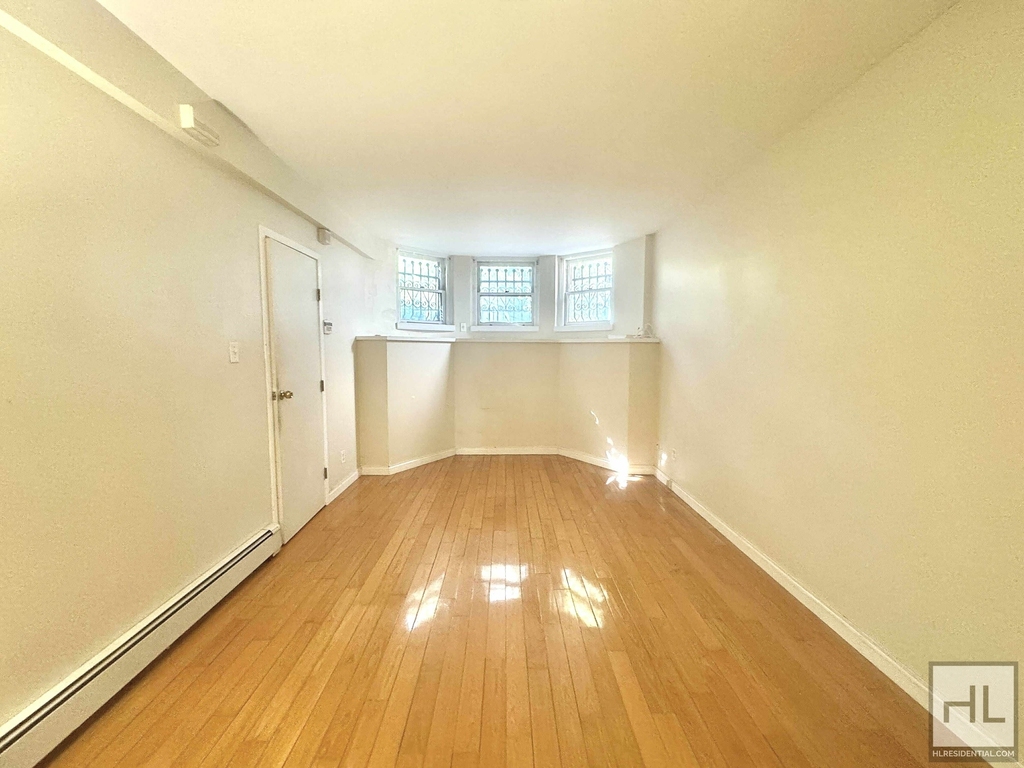 Bay Ridge Parkway — Listing History and Nearby Rentals