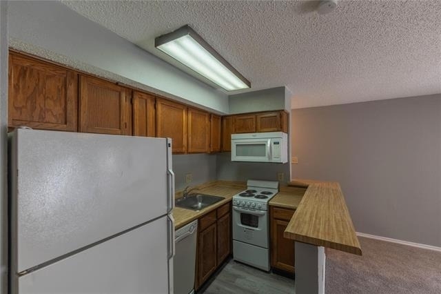 9805 Walnut Street - Photo 7