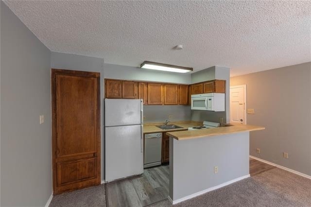 9805 Walnut Street - Photo 0