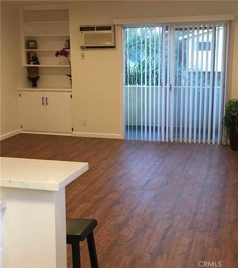 14718 Magnolia Boulevard W - Photo 4