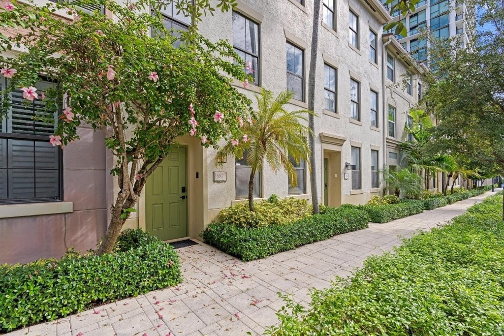 687 Hibiscus Street - Photo 1