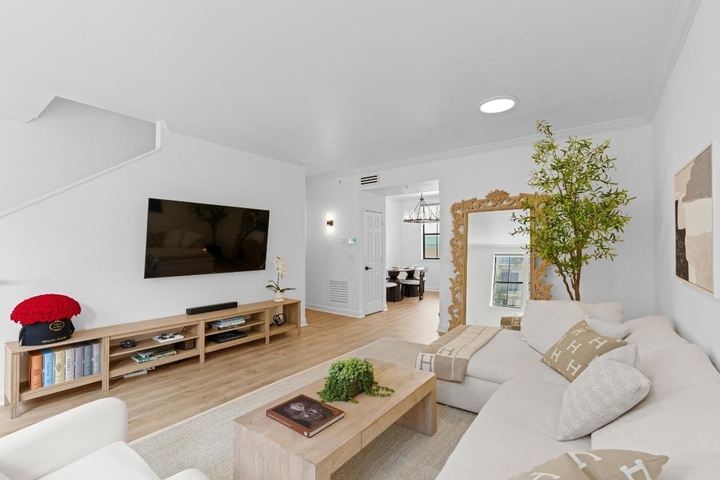 687 Hibiscus Street - Photo 4