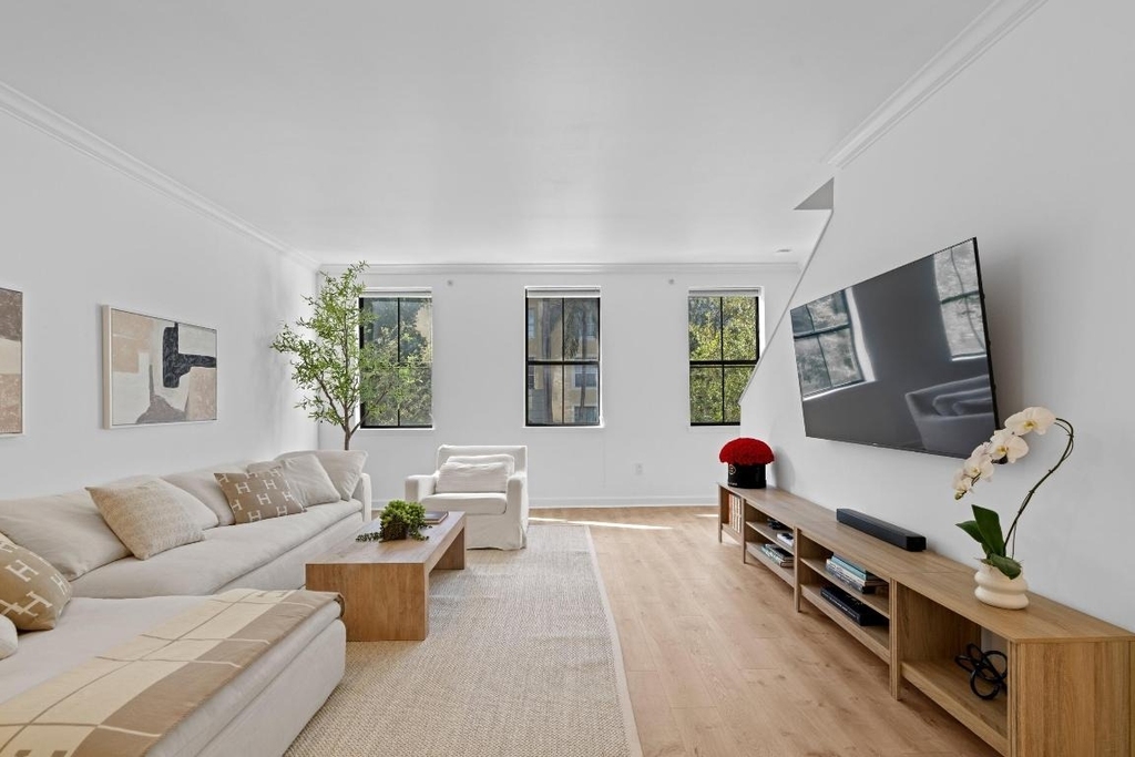 687 Hibiscus Street - Photo 5