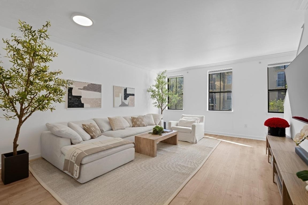 687 Hibiscus Street - Photo 0