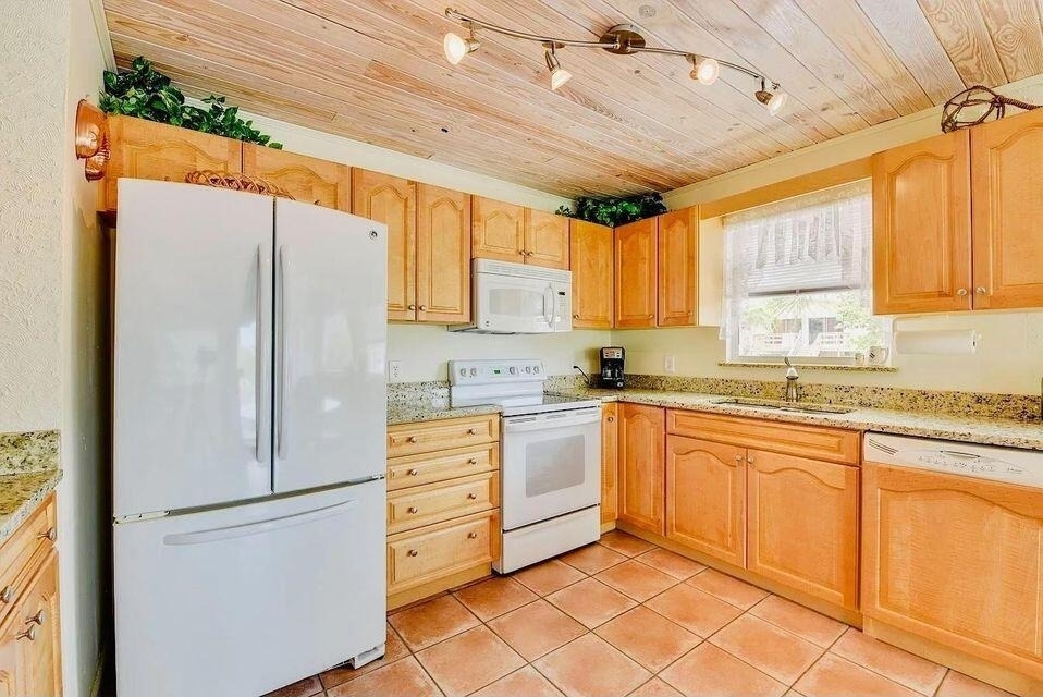 1540 Lantana Lane - Photo 3