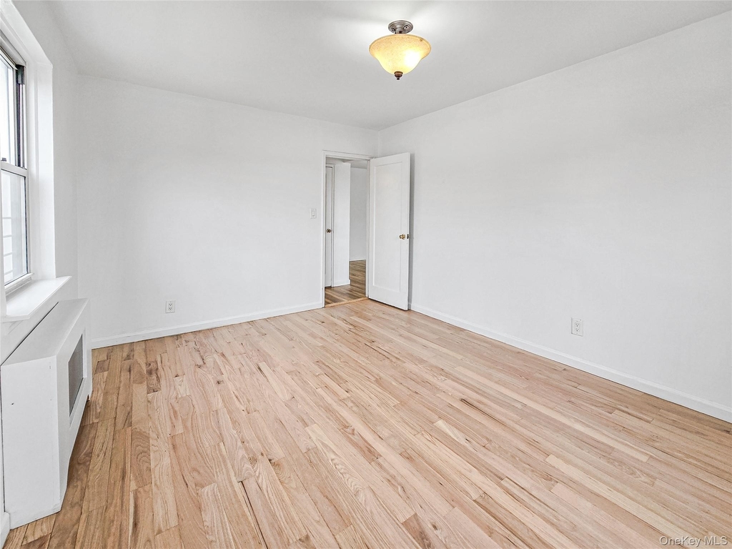 138-33 Jewel Ave - Photo 3