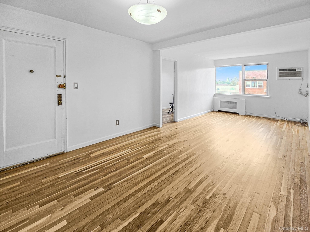 138-33 Jewel Ave - Photo 1