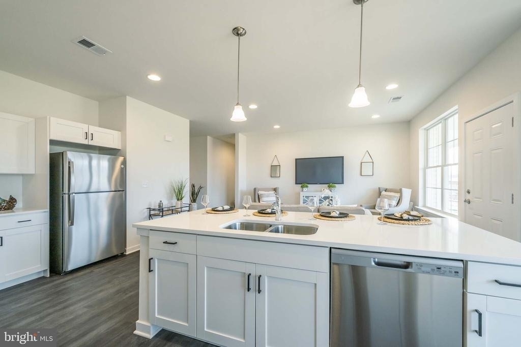 502 Horsey Boulevard - Photo 2