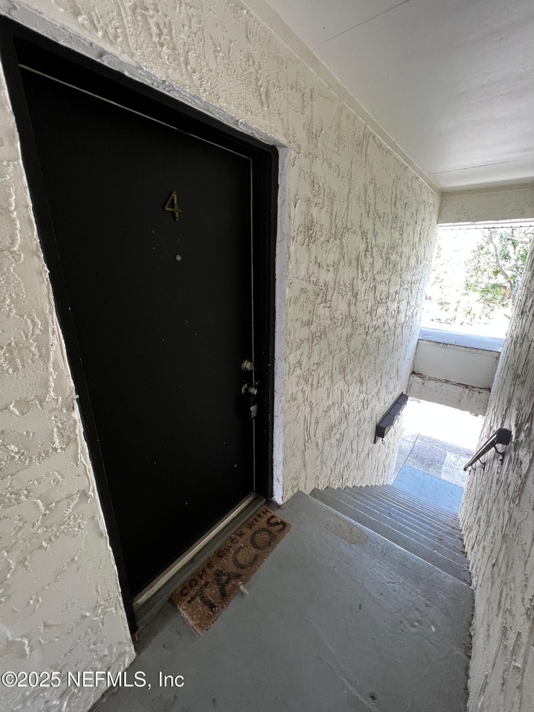402 Lower 8th Avenue - Photo 3