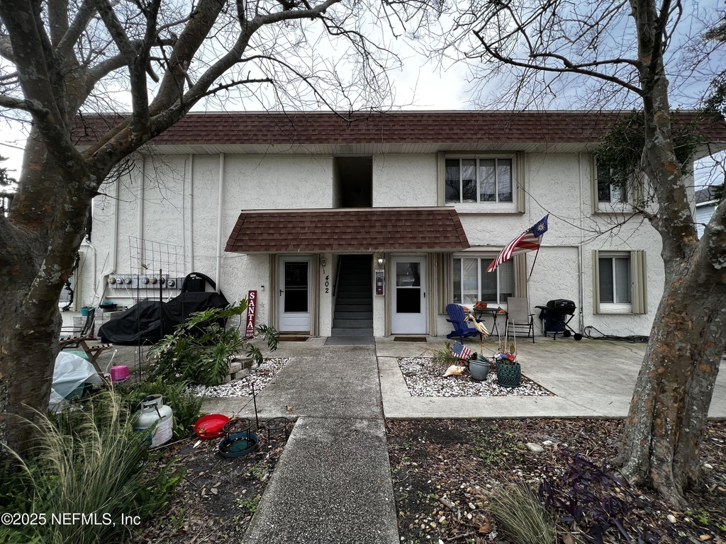 402 Lower 8th Avenue - Photo 2