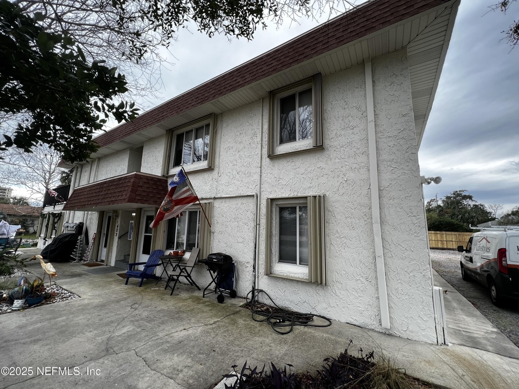 402 Lower 8th Avenue - Photo 1