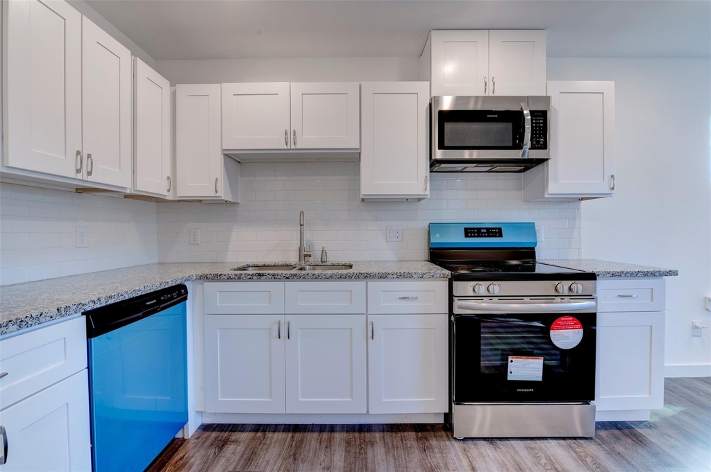 6309 Sandra Street - Photo 12