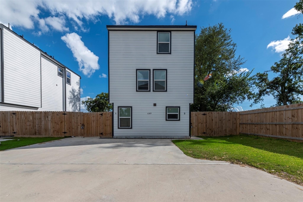 6309 Sandra Street - Photo 0