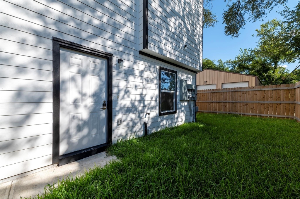 6309 Sandra Street - Photo 3
